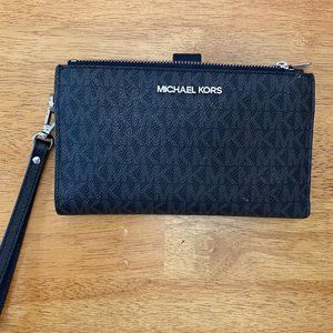 Michael Kors Adele Logo Smartphone Wallet